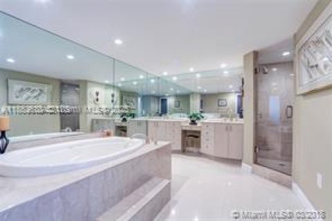 Condominio en alquiler en Hollywood, Florida, 2 dormitorios, 173.54 m2 № 1960244 - foto 11