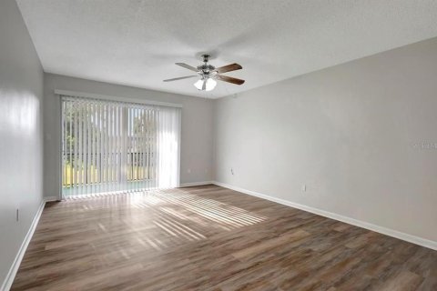 Condo in New Port Richey, Florida, 2 bedrooms № 2222039 - photo 13