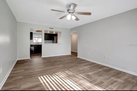 Condo in New Port Richey, Florida, 2 bedrooms № 2222039 - photo 19