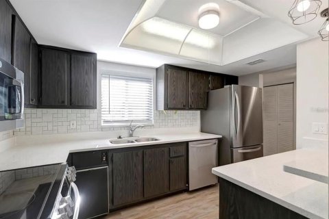 Condo in New Port Richey, Florida, 2 bedrooms № 2222039 - photo 7