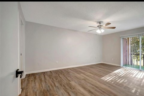 Condo in New Port Richey, Florida, 2 bedrooms № 2222039 - photo 25