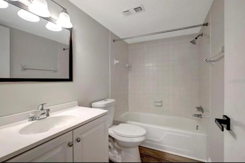 Condo in New Port Richey, Florida, 2 bedrooms № 2222039 - photo 26