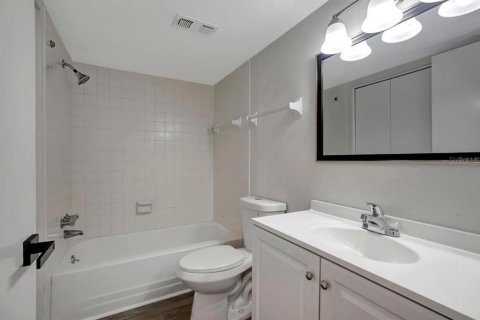 Condo in New Port Richey, Florida, 2 bedrooms № 2222039 - photo 30