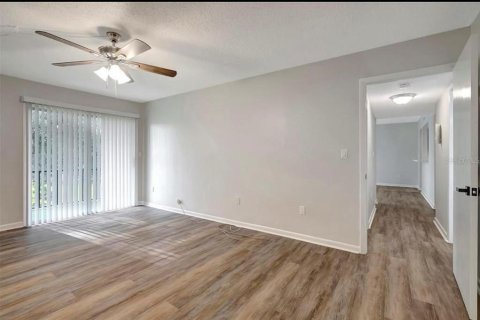 Condo in New Port Richey, Florida, 2 bedrooms № 2222039 - photo 24
