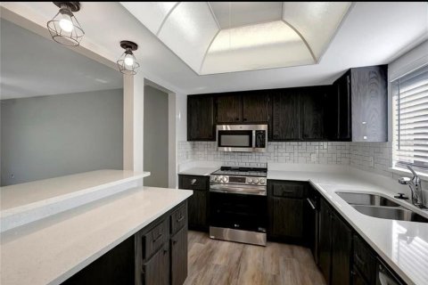 Condo in New Port Richey, Florida, 2 bedrooms № 2222039 - photo 8