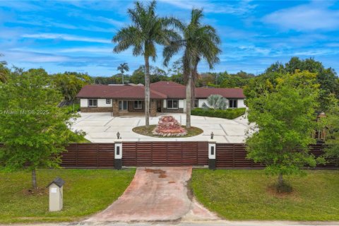 Купить виллу или дом в Хомстед, Флорида 4 спальни, 229.84м2, № 1985628 - фото 1