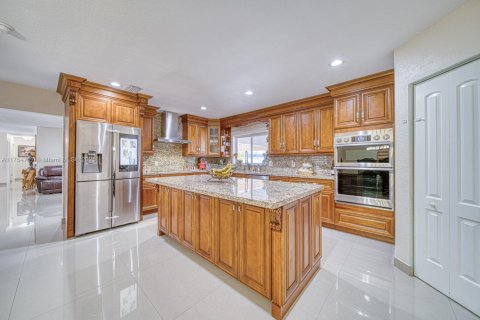 Купить виллу или дом в Хомстед, Флорида 4 спальни, 229.84м2, № 1985628 - фото 15