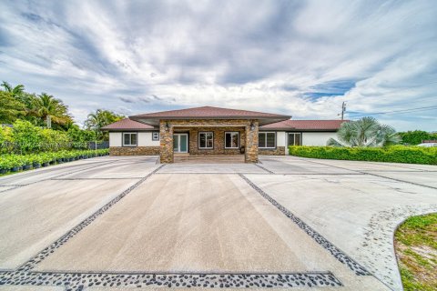 Купить виллу или дом в Хомстед, Флорида 4 спальни, 229.84м2, № 1985628 - фото 6