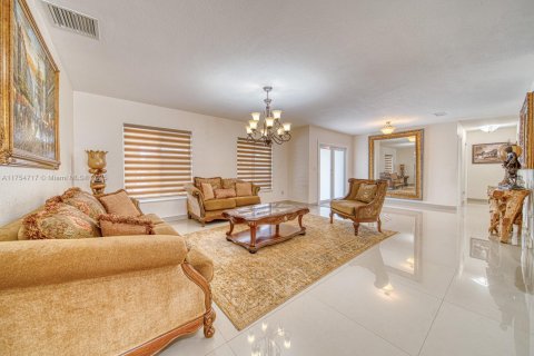 Купить виллу или дом в Хомстед, Флорида 4 спальни, 229.84м2, № 1985628 - фото 12