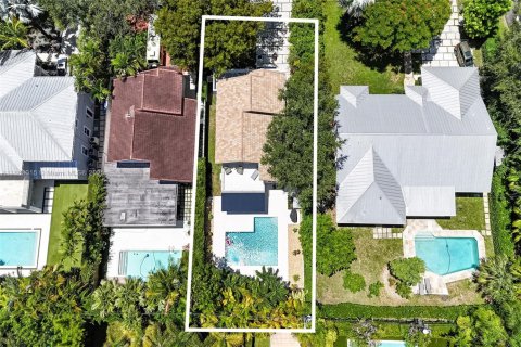 Casa en venta en Miami, Florida, 4 dormitorios, 225.29 m2 № 1890366 - foto 4
