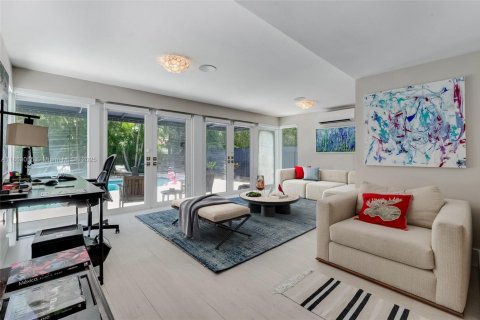 Casa en venta en Miami, Florida, 4 dormitorios, 225.29 m2 № 1890366 - foto 15
