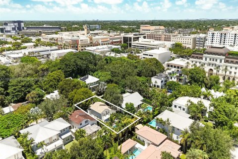 Casa en venta en Miami, Florida, 4 dormitorios, 225.29 m2 № 1890366 - foto 3