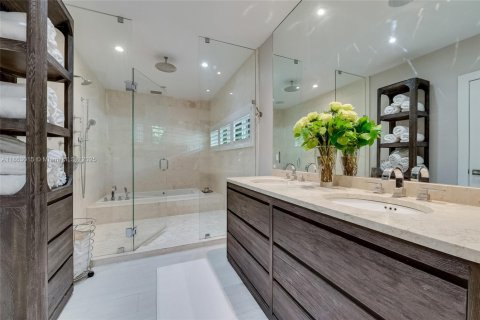 Casa en venta en Miami, Florida, 4 dormitorios, 225.29 m2 № 1890366 - foto 24