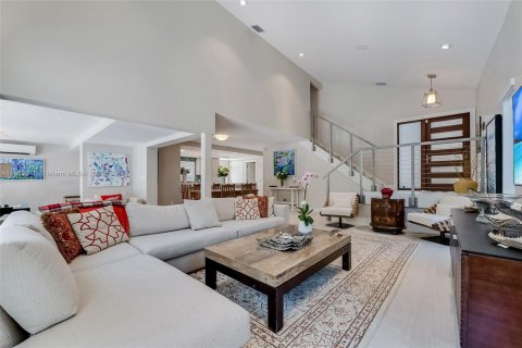 Casa en venta en Miami, Florida, 4 dormitorios, 225.29 m2 № 1890366 - foto 11