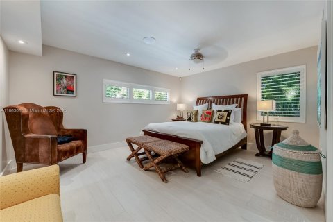 Casa en venta en Miami, Florida, 4 dormitorios, 225.29 m2 № 1890366 - foto 22