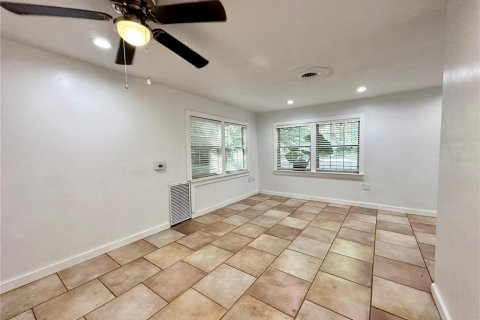 House in Orange Lake, Florida 2 bedrooms, 175.03 sq.m. № 1906681 - photo 17