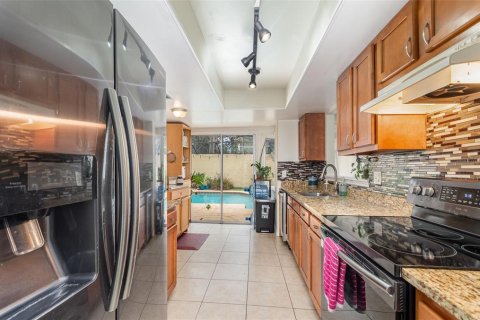 Condo in Orlando, Florida, 2 bedrooms  № 1828146 - photo 13