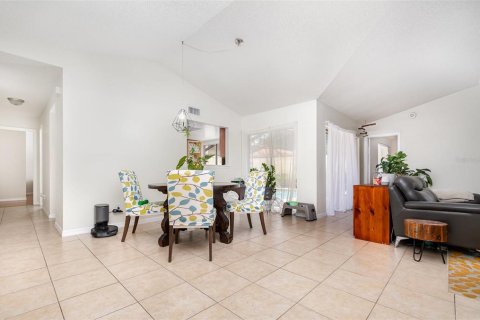 Condo in Orlando, Florida, 2 bedrooms  № 1828146 - photo 11
