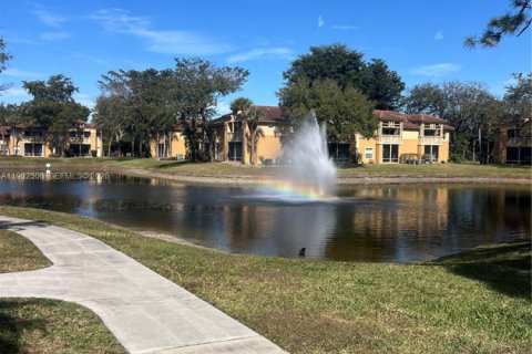 Condo in West Palm Beach, Florida, 2 bedrooms № 1953990 - photo 24