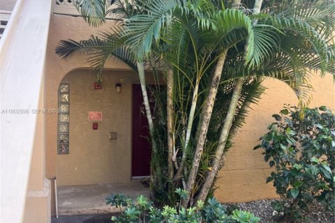 Condo in West Palm Beach, Florida, 2 bedrooms № 1953990 - photo 23