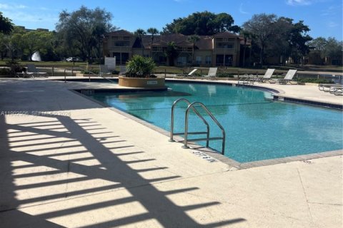 Condo in West Palm Beach, Florida, 2 bedrooms № 1953990 - photo 30