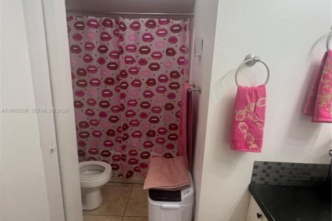 Condo in West Palm Beach, Florida, 2 bedrooms № 1953990 - photo 12