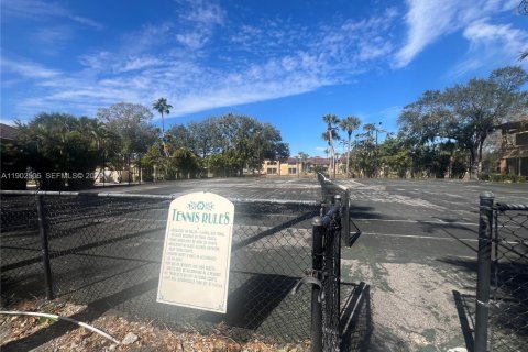 Condo in West Palm Beach, Florida, 2 bedrooms № 1953990 - photo 28