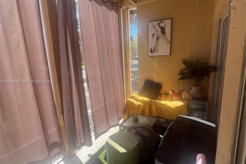 Condo in West Palm Beach, Florida, 2 bedrooms № 1953990 - photo 21