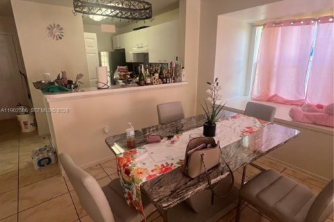 Condo in West Palm Beach, Florida, 2 bedrooms № 1953990 - photo 15