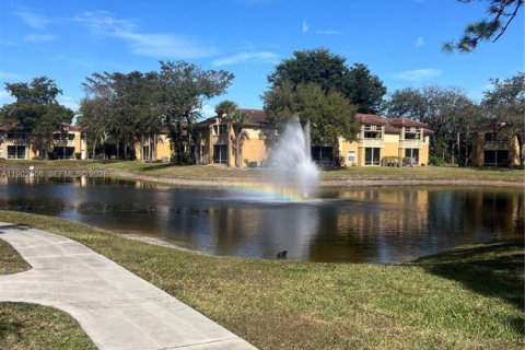 Condo in West Palm Beach, Florida, 2 bedrooms № 1953990 - photo 25