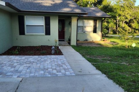 Villa ou maison à louer à Dunnellon, Floride: 2 chambres, 106.09 m2 № 1534880 - photo 1