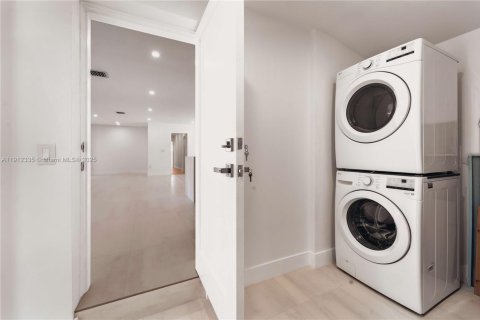 Casa en venta en South Miami, Florida, 4 dormitorios, 178.19 m2 № 1968413 - foto 18