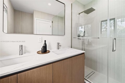 Casa en venta en South Miami, Florida, 4 dormitorios, 178.19 m2 № 1968413 - foto 16