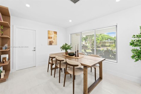 Casa en venta en South Miami, Florida, 4 dormitorios, 178.19 m2 № 1968413 - foto 6