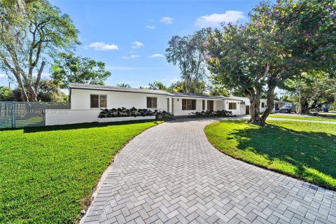Casa en venta en South Miami, Florida, 4 dormitorios, 178.19 m2 № 1968413 - foto 2