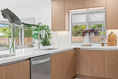 Casa en venta en South Miami, Florida, 4 dormitorios, 178.19 m2 № 1968413 - foto 11