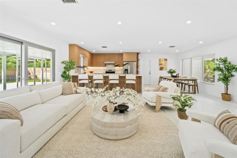 Casa en venta en South Miami, Florida, 4 dormitorios, 178.19 m2 № 1968413 - foto 3