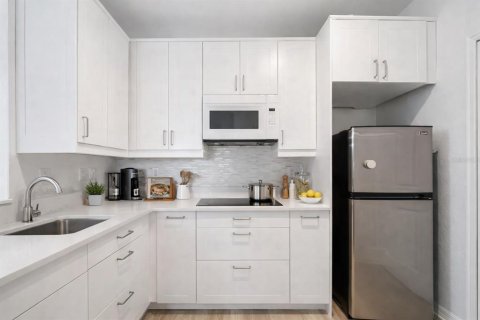 Condo in Kissimmee, Florida, 2 bedrooms  № 2092780 - photo 5