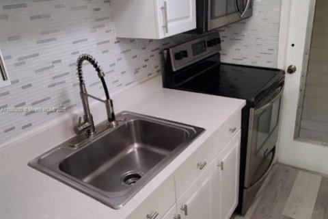 Copropriété à louer à Hollywood, Floride: 1 chambre, 53.88 m2 № 1929050 - photo 4