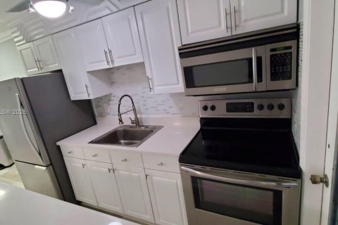 Copropriété à louer à Hollywood, Floride: 1 chambre, 53.88 m2 № 1929050 - photo 3