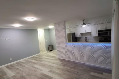 Copropriété à louer à Hollywood, Floride: 1 chambre, 53.88 m2 № 1929050 - photo 1