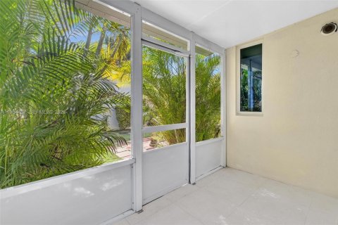 Villa ou maison à vendre à Miami Beach, Floride: 4 chambres, 223.52 m2 № 2010847 - photo 25