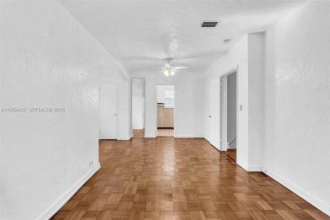 Villa ou maison à vendre à Miami Beach, Floride: 4 chambres, 223.52 m2 № 2010847 - photo 30