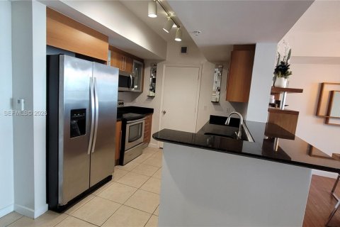 Condo in Miami, Florida, 2 bedrooms № 2086475 - photo 16