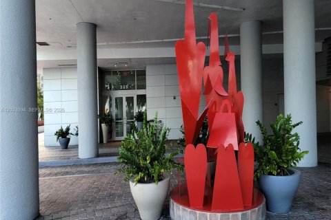 Condo in Miami, Florida, 2 bedrooms № 2086475 - photo 7