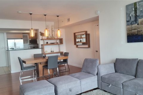 Condo in Miami, Florida, 2 bedrooms № 2086475 - photo 10