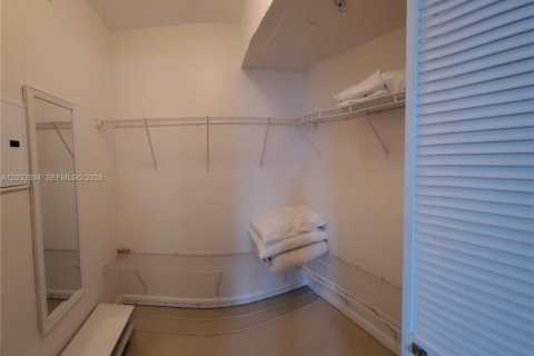 Condo in Miami, Florida, 2 bedrooms № 2086475 - photo 19