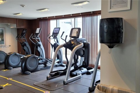 Condo in Miami, Florida, 2 bedrooms № 2086475 - photo 30