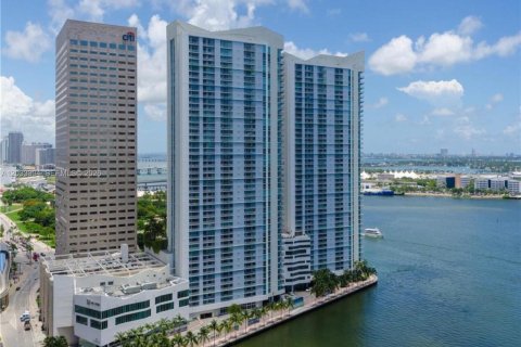 Condo in Miami, Florida, 2 bedrooms № 2086475 - photo 6