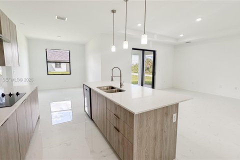 Villa ou maison à vendre à Lehigh Acres, Floride: 4 chambres, 179.77 m2 № 2397375 - photo 6
